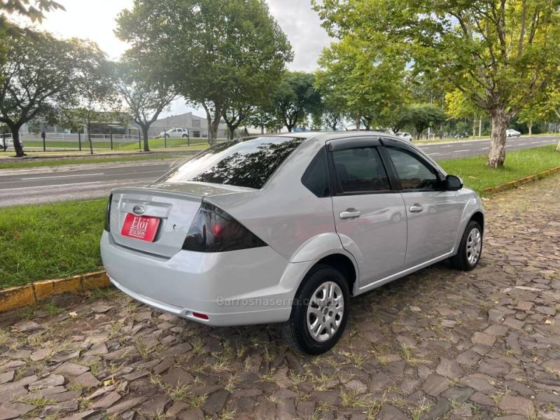 FORD - FIESTA - 2014/2014 - Prata - R$ 33.900,00