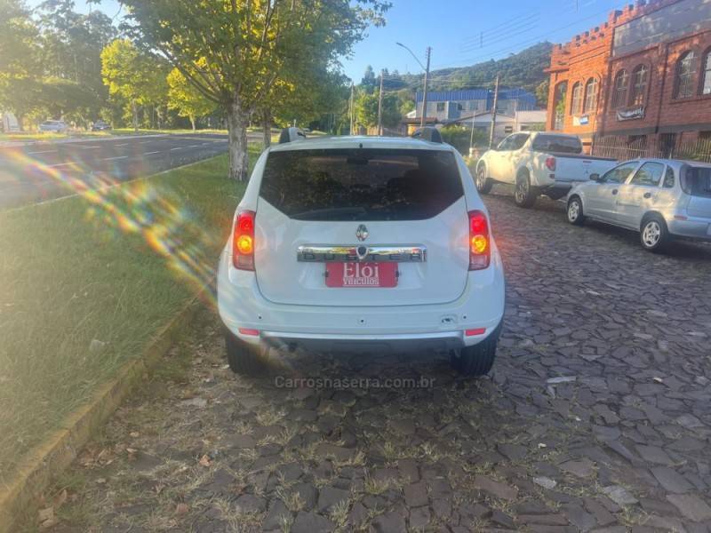 RENAULT - DUSTER - 2014/2015 - Branca - R$ 58.900,00