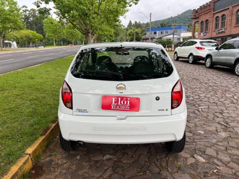 CHEVROLET - CELTA - 2010/2011 - Branca - R$ 29.900,00