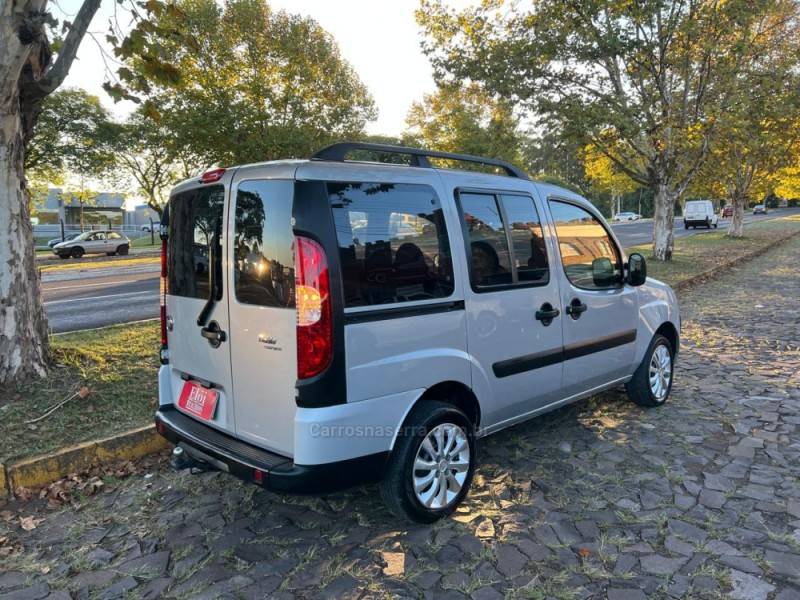 FIAT - DOBLÓ - 2016/2017 - Prata - R$ 63.900,00