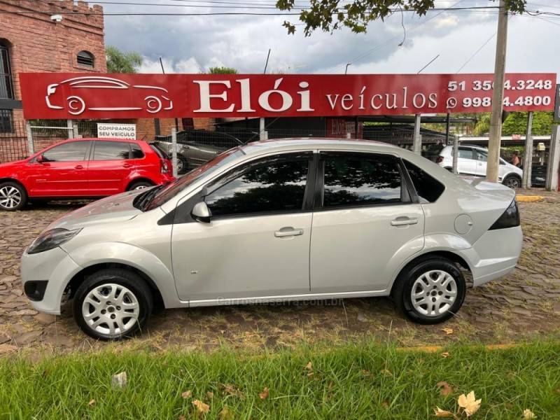FORD - FIESTA - 2014/2014 - Prata - R$ 33.900,00