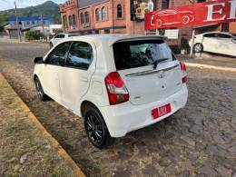 TOYOTA - ETIOS - 2013/2013 - Branca - R$ 42.900,00