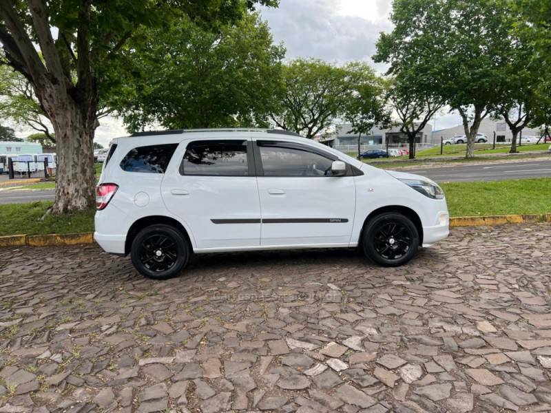 CHEVROLET - SPIN - 2013/2014 - Branca - R$ 59.900,00