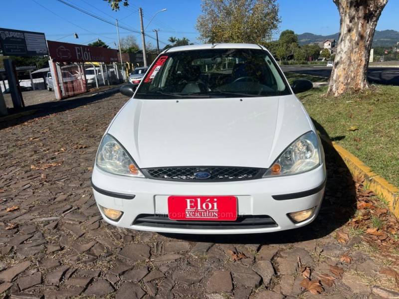 FORD - FOCUS - 2005/2005 - Branca - R$ 25.900,00