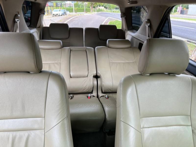 TOYOTA - HILUX SW4 - 2013/2014 - Branca - R$ 154.900,00