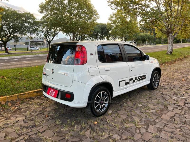 FIAT - UNO - 2011/2012 - Branca - R$ 39.900,00