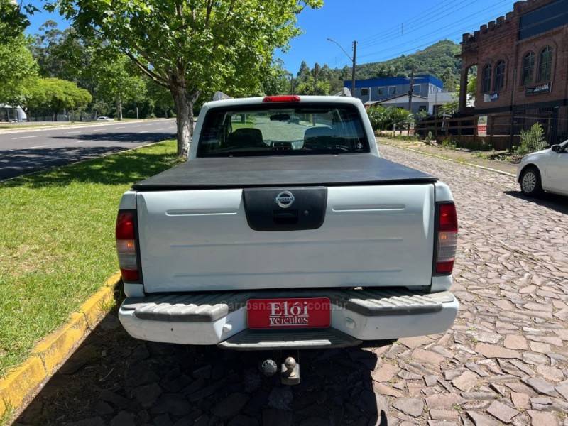 NISSAN - FRONTIER - 2006/2006 - Branca - R$ 68.900,00