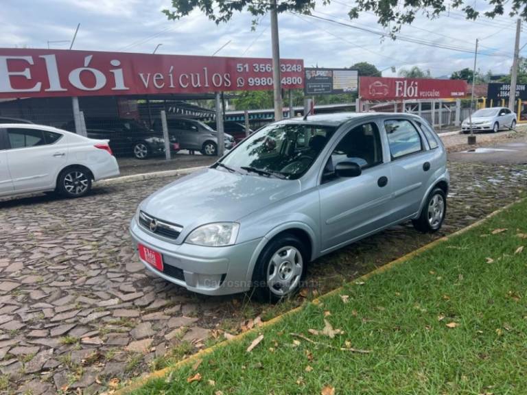 CHEVROLET - CORSA - 2011/2012 - Prata - R$ 35.900,00