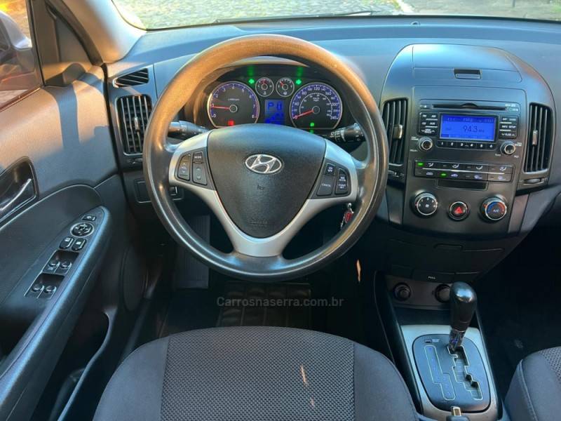 HYUNDAI - I30 CW - 2011/2012 - Prata - R$ 53.900,00