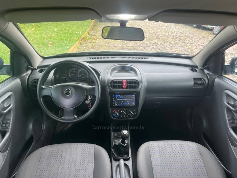 CHEVROLET - CORSA - 2011/2012 - Prata - R$ 35.900,00