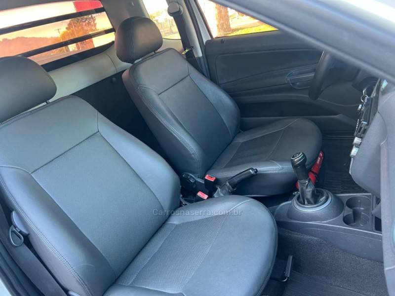 VOLKSWAGEN - SAVEIRO - 2011/2011 - Branca - R$ 47.900,00