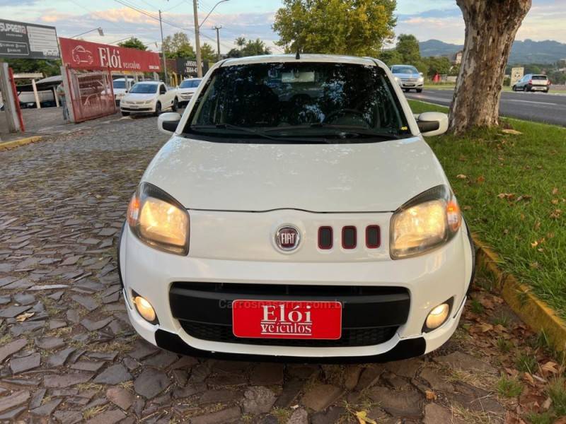 FIAT - UNO - 2011/2012 - Branca - R$ 39.900,00