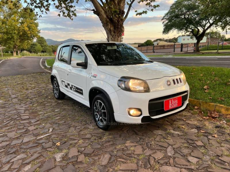 FIAT - UNO - 2011/2012 - Branca - R$ 39.900,00