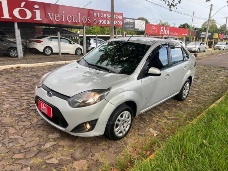 FORD - FIESTA - 2014/2014 - Prata - R$ 33.900,00