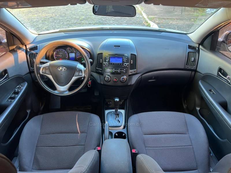 HYUNDAI - I30 CW - 2011/2012 - Prata - R$ 53.900,00