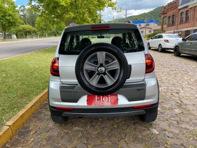 VOLKSWAGEN - CROSSFOX - 2012/2012 - Prata - R$ 48.900,00