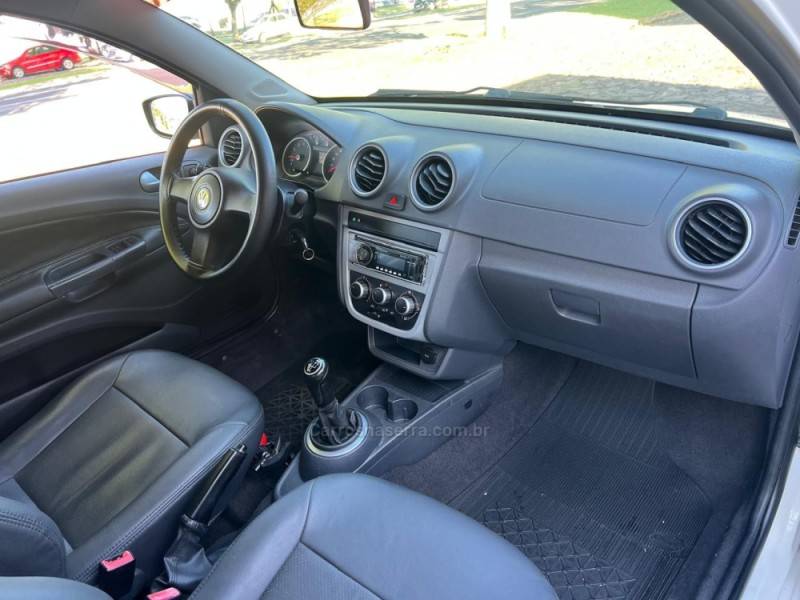 VOLKSWAGEN - SAVEIRO - 2011/2011 - Branca - R$ 47.900,00