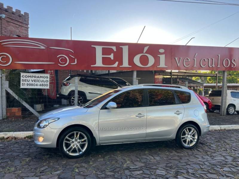 HYUNDAI - I30 CW - 2011/2012 - Prata - R$ 53.900,00