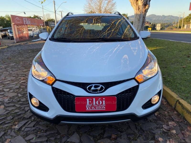 HYUNDAI - HB20X - 2013/2014 - Branca - R$ 59.900,00