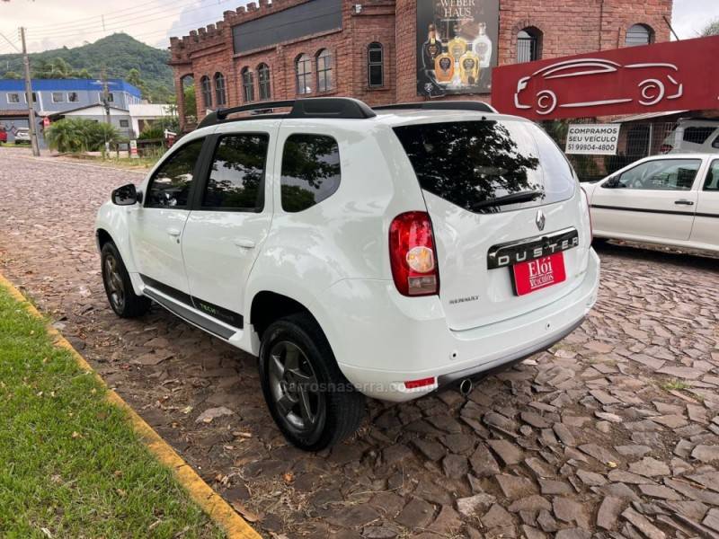 RENAULT - DUSTER - 2013/2014 - Branca - R$ 55.900,00
