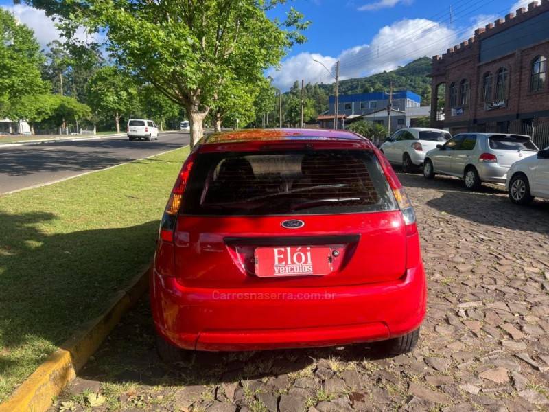 FORD - FIESTA - 2013/2013 - Vermelha - R$ 32.900,00