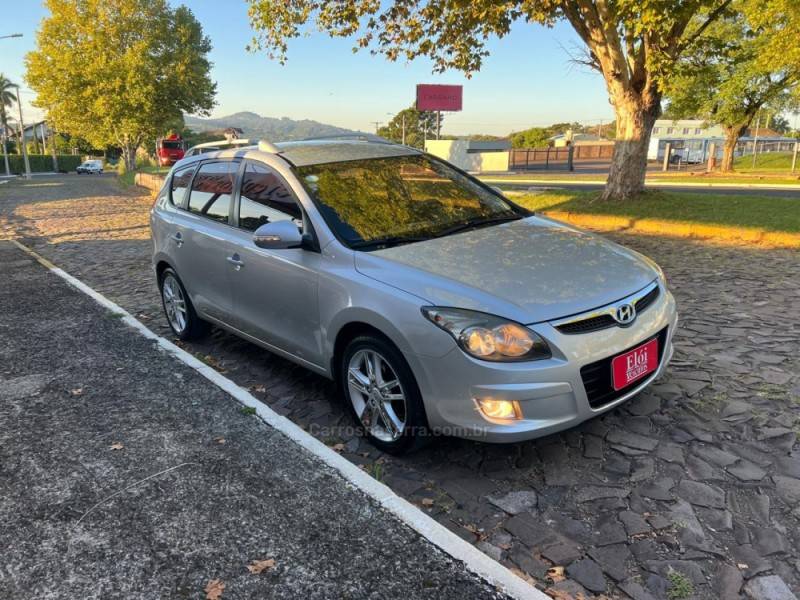 HYUNDAI - I30 CW - 2011/2012 - Prata - R$ 53.900,00