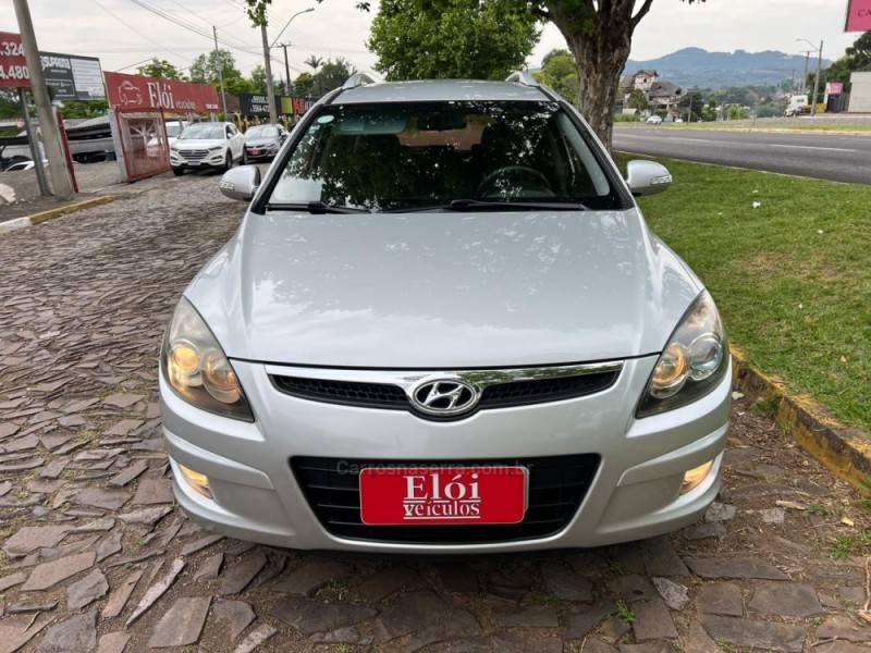 HYUNDAI - I30 CW - 2011/2012 - Prata - R$ 53.900,00